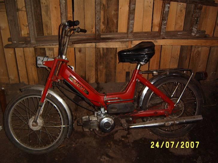 Puch maxi k - Her er min dejlige puch maxi der står i min home made garge. billede 1