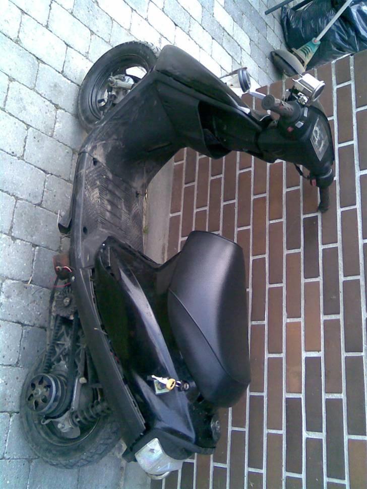 Yamaha jog AC - Som den ser ud idag, Mangler nogle små ting som kommer løbende billede 7