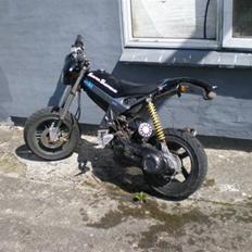 Suzuki street magic solgt