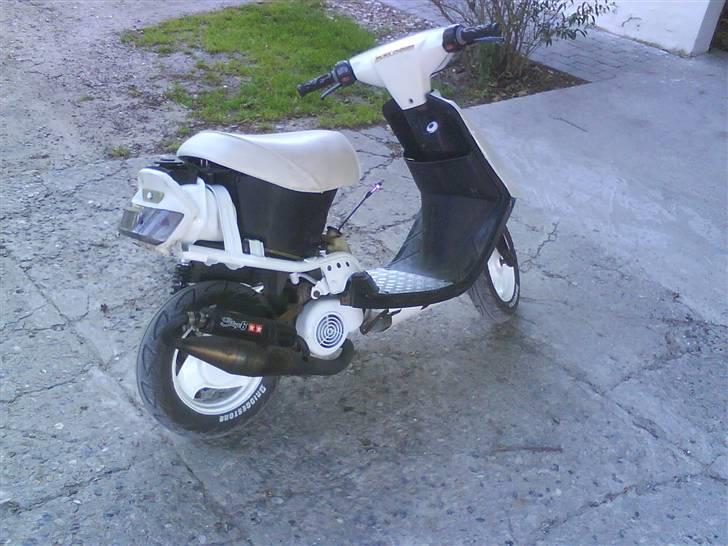 Yamaha Jog Fine Selection - nyt,, stelet og fælgene er blevet malet.. igen billede 10