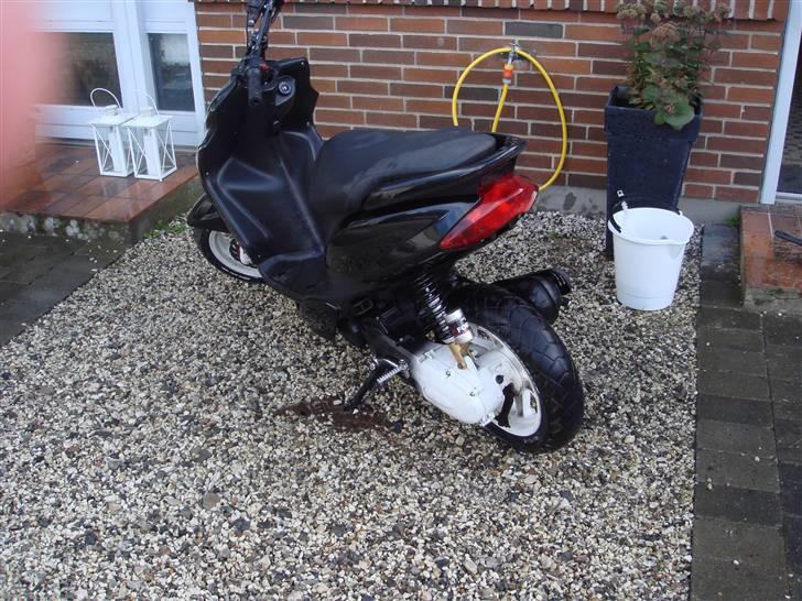 Yamaha Jog R (Byttet til SMT) - Med den nye Støddæmper, den anden knækkede sammen :D        Ik bartstyr på mere.  billede 10