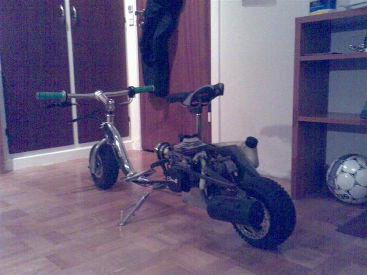 MiniBike løbehjul (SOLGT) - -Styr og Saddel er blevet sænket . billede 1