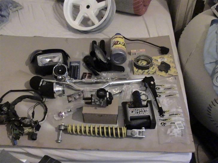 Suzuki street magic solgt - så kom der en stak nye dele det skal nok bli fedt når det er færdigt billede 8