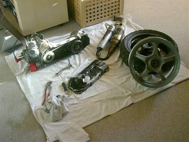 Aprilia Sr50 LC DD TS solgt  - alle motordele billede 8