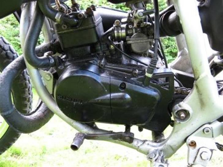 Suzuki RMX 50 *SOLGT* - Motor venstre side billede 7