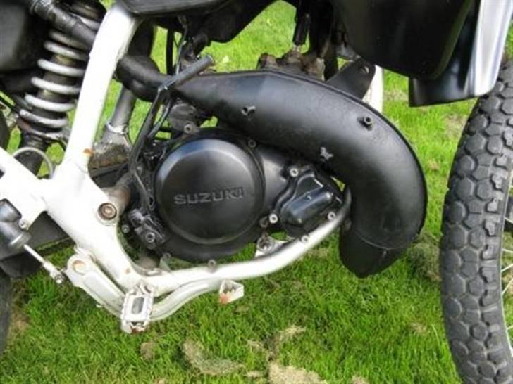 Suzuki RMX 50 *SOLGT* - Motor højre side billede 8