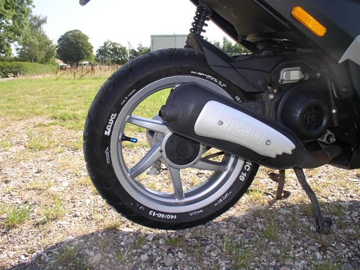 Piaggio NRG Power DT  - Udstødningen som dog bliver udskiftet til en Gianelli next. Den her siger lidt for meget efter min mening. billede 3