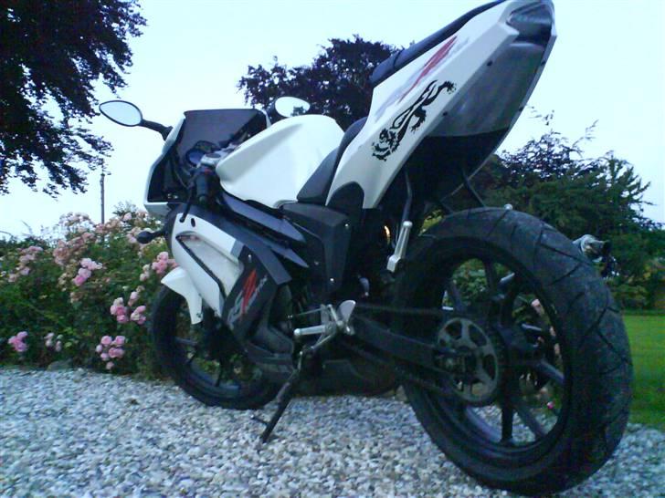 Rieju Matrix RS2 Pro (SOLGT ) - 2 Nye Stickers På hvér side. + De 2 røde Ventilhætter. Dækskrift Snart & Fælg Bånd billede 12