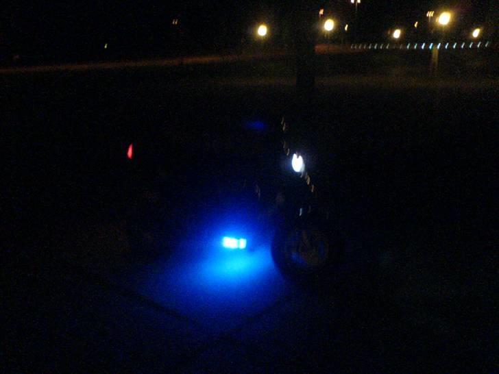 PGO hot 50 (byttet) - neon lys :P billede 16