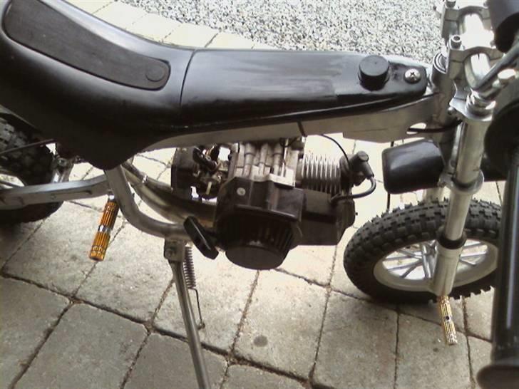 MiniBike trial bike 49cc - sæde/motor billede 7