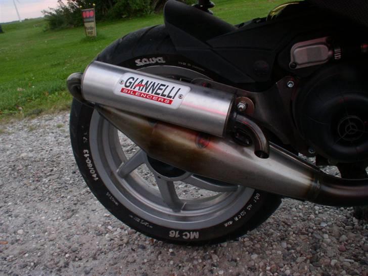 Piaggio NRG Power DT  - Det gav et bedre look, bedre lyd og sidst men ikke mindst et afskyeligt grumt kick !! billede 13