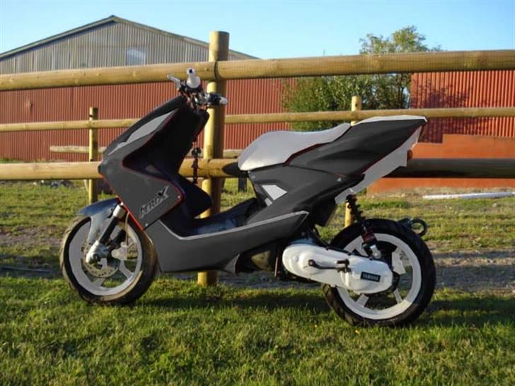 Yamaha Aerox LC DD byttet - Sådan kommer roxen til at se ud, Koksgrå, og hvid.  billede 2