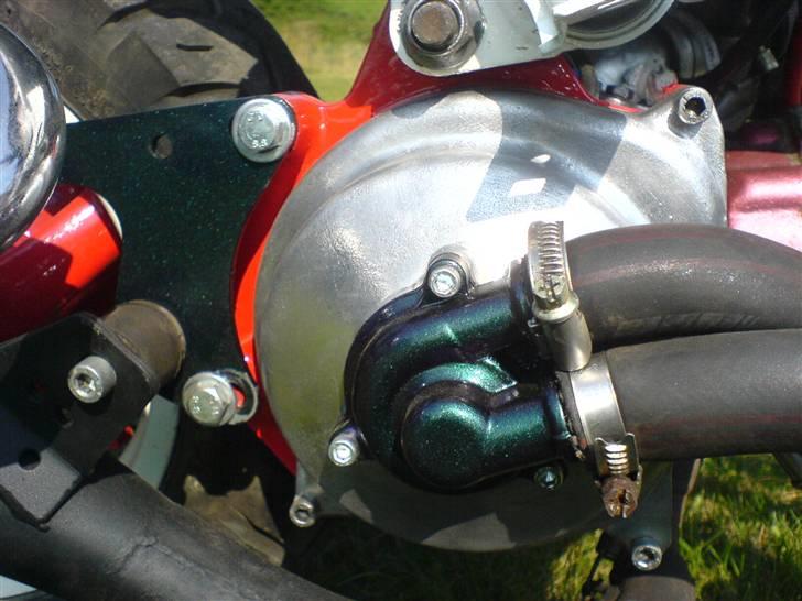 Aprilia Sonic LC SOLGT - den lille vand pumpe og ophænget til udstødningen er blevet malet camellion... billede 8