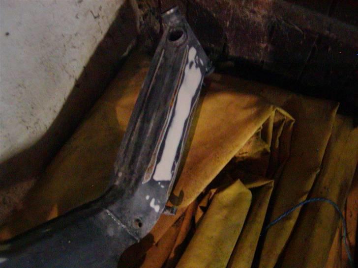 Puch Maxi P Projekt - Stellet var spartlet og lakeret en gang før, men det var ikke godt nok! Så så blev det gjort om... billede 10