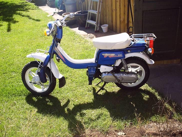 Suzuki FZ50 @ Mie Solgt - Den dag, da Eddi hvade malet den, en måneds tid før jeg fik den (d. 25/05/07) :P billede 20