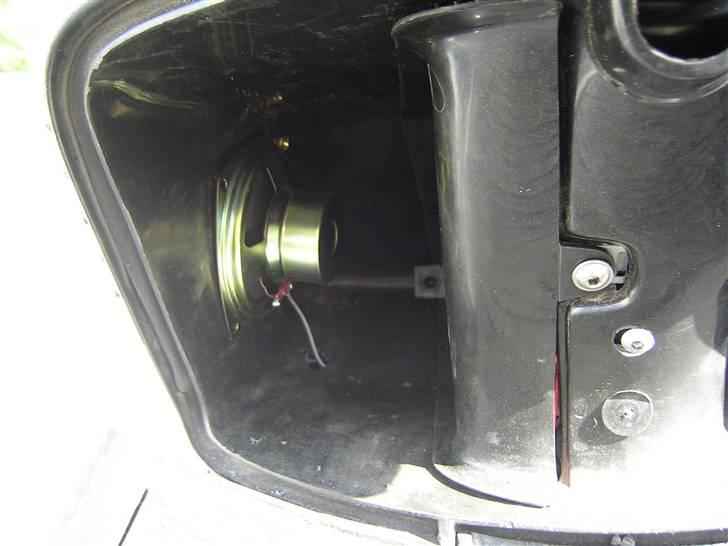 Aprilia sonic GP MS (SOLGT) - Høj taler inde i hanskrummet :P billede 8