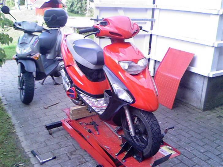 Honda SFX MHR - Som hun står på liften. Uden ´´f1´´ spejle og harris greb (: billede 1