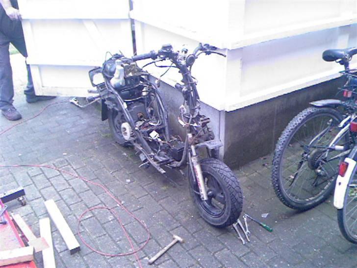 Honda SFX MHR - Som da den stod, uden skjolde, udstødning og nogen ting :P - skjoldene skulle males. billede 2