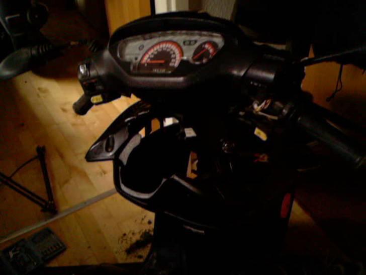 Honda SFX MHR - Sådan den stod med alle skjoldene fuldstændig smadret. Alle skjoldene var væk, på nær fodskjoldet. billede 5