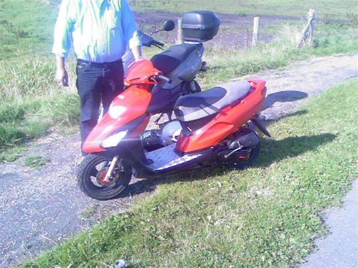 Honda SFX MHR - Scooteren på tur :p Far holder pga. manglende støttefod xD billede 9