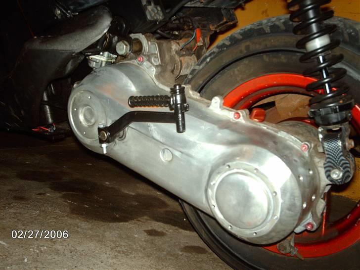 Aprilia sonic<3 :) byttet - sådan så det ud da jeg fik den...det andet billeder at mit variator skjold er efter jeg lige gav det en lille omgang :).. billede 8