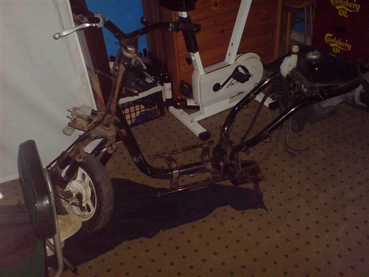 MiniBike Chopper Project død - Motor´ern skal på dette stel  billede 5