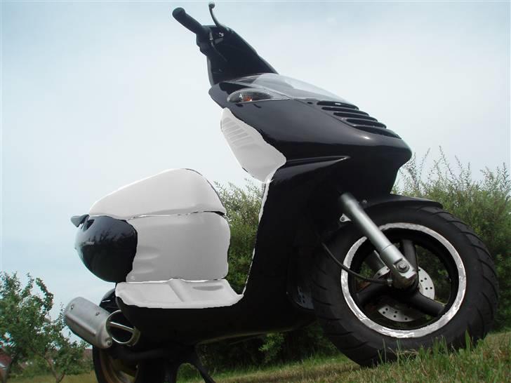 Aprilia Sonic - Sad og legede lidt :D Sku man lave den sådan? ;D  Laver ihvert fald mine fælge sådan ;D sort klar lak med højglanskant billede 10