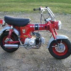Honda Dax Solgt
