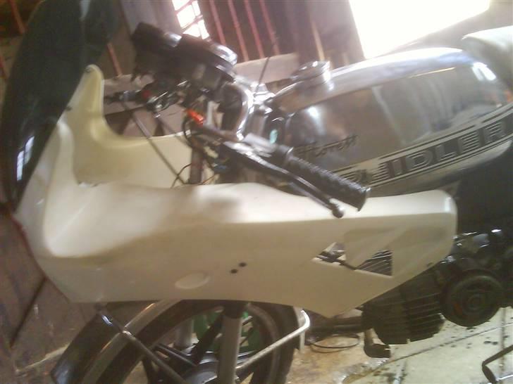 Kreidler RMC Florett 3g - her er min kåbe så ved at blive sat på.. mangler lige det nederste og skal have den malet.. billede 11