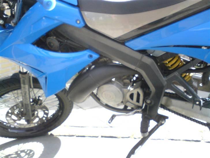 Derbi Senda SM Xtreme (Byttet) - Udstødningen pudset ned og malet :D billede 6