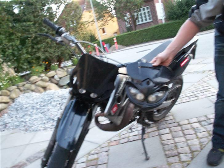 Derbi Senda SM Xtreme (Byttet) - Får malet alien fronten blå og så kommer den på istedet for den der er der på lige nu :) billede 9