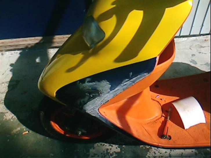 Honda sfx repsol - den hade en mindreskade efter en brandert hehe men er spatlede ud igen hehe  billede 5