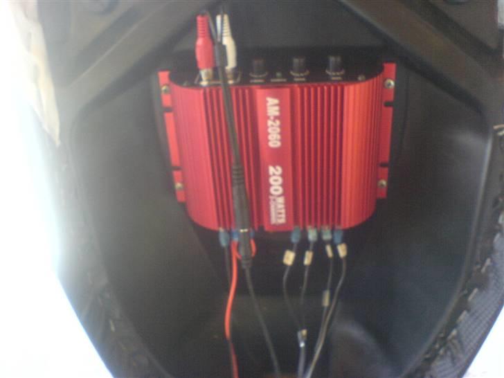 Peugeot Speedfight 2 (MUSIC) - Den vilde forstærker der driver det hele ;-) . Fuck der er meget støj på det lort, overvejer at købe noget bedre billede 10