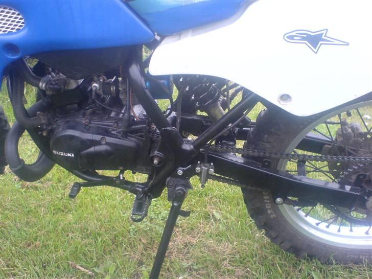 Suzuki Rmx (SOLGT) - min motor og lidt af mit stel billede 4