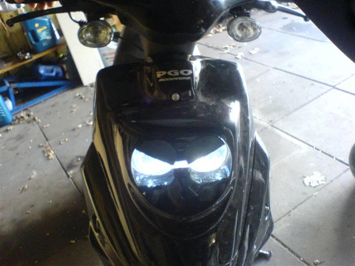 PGO Hot 50 ( solgt  6.800 k ) - Blå pære i frontlyset ;) Ser MEGET bedre ud IRL ;) billede 10