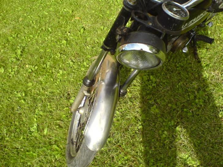 Suzuki suzuki dm50 (solgt) - fik heldigvis den sorte og grå maling af skærmene og udstødning.;D billede 2