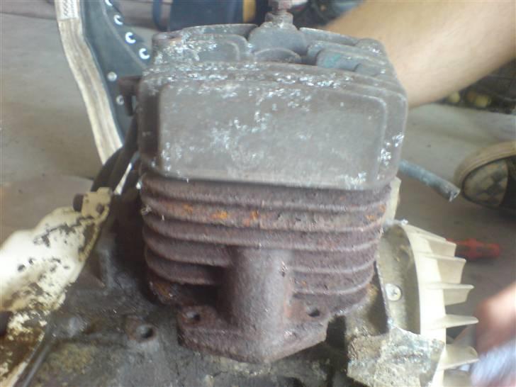 Yamaha Passola - Cyllinderen, den er lidt rusten.    12/08-07 billede 2
