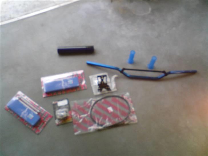 Derbi Senda SM Xtreme (Byttet) - Bartstyr, speedometer kabel, håndtag, beslag til speedometer og neonlys :D billede 13