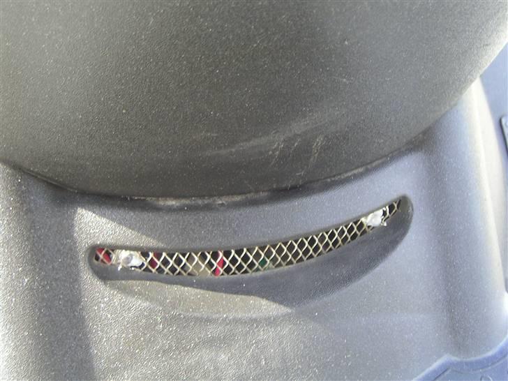 Aprilia sonic GP MS (SOLGT) - Chrom gitter ved føderne, og 2 blå dioder  billede 13