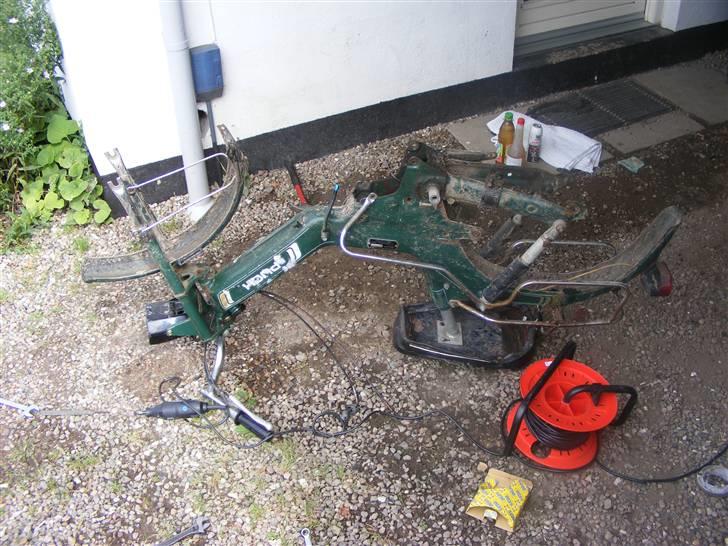 Puch Maxi P (Solgt) - Efter godt en times arbejde. Selvfølgelig godt med ryge pauser. billede 7