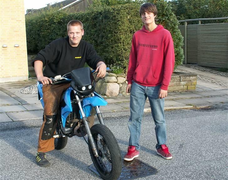 Derbi Senda SM Xtreme (Byttet) - Han kunne ikke lade være :P citat ox ´´ glæder mig  til at jeg engang får en derbi senda, læg mærke til jeg ikke sagde hvis ´´ :P billede 15