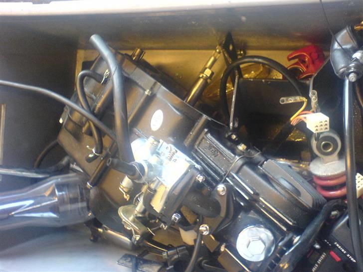 Sachs MADASS - denne motor kan medfølger ved eventuelt salg har aldrig kørt og der mengler kun dette side dæksel og ja noget olie billede 12