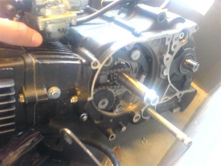 Sachs MADASS - denne motor kan medfølger ved eventuelt salg har aldrig kørt og der mengler kun dette side dæksel og ja noget olie billede 13