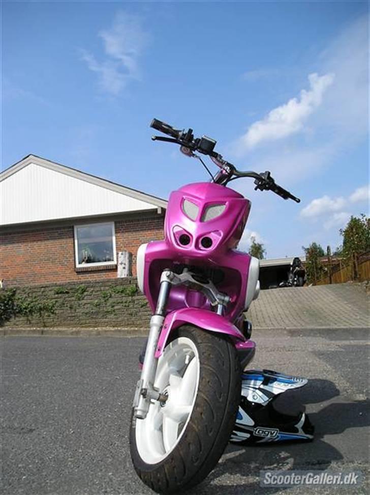 Yamaha Slider - ændret gitter i fronten. regner med at smide hvidt gitter i. poleret sr forgaffel samt perlemors hvid spy forskærm ;) billede 12