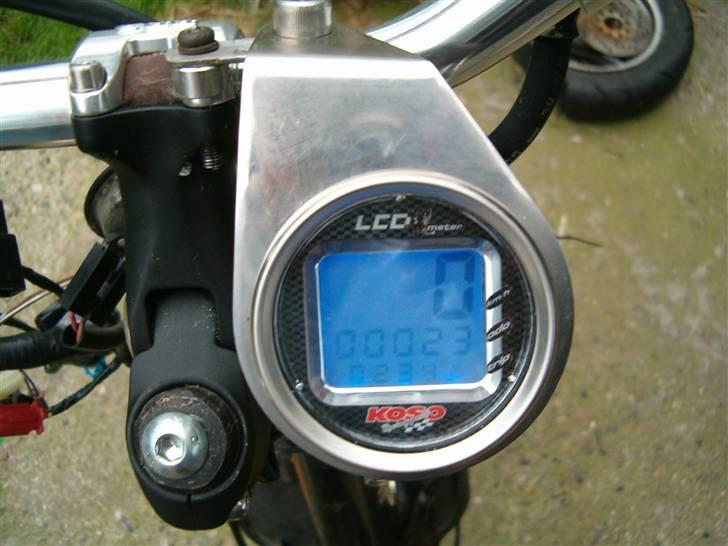 Yamaha jog space Pata negra  - closeup af digitalt speedo billede 10