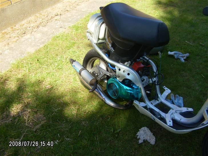 Yamaha Jog as - Putte <3 - Nyt. skjolde bliver sat på, lige inden als-træffet billede 3