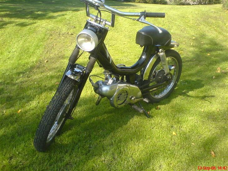 Puch custom  - der er et andet styr på nu, det andet var kun fordi at det gamle var bøjet.. billede 1