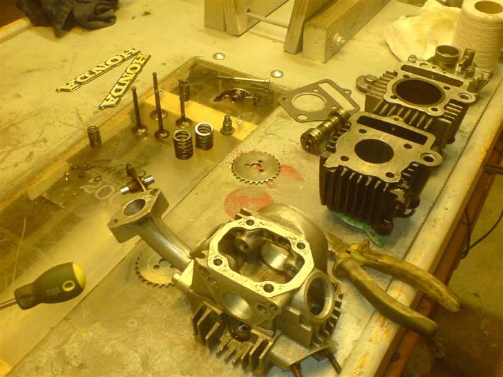 Honda cd50 88cc Solgt - samling af topstykke billede 9