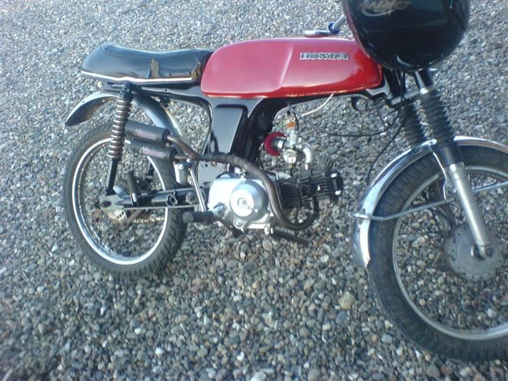 Honda SS50  - ny malet billede 9