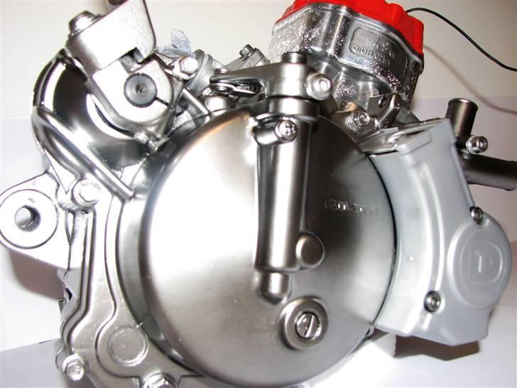 Derbi Senda Ultimate ! - Lige blevet færdig med at male motoren fattigmandskrom. billede 14